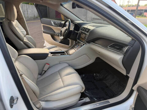 2019 Lincoln Continental Select