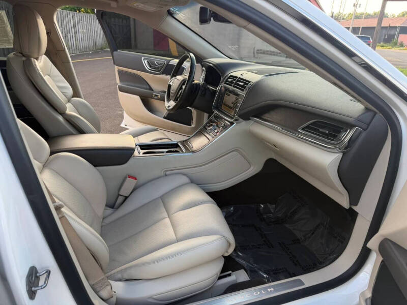 2019 Lincoln Continental Select