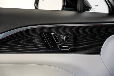 2024 Cadillac LYRIQ Luxury 1