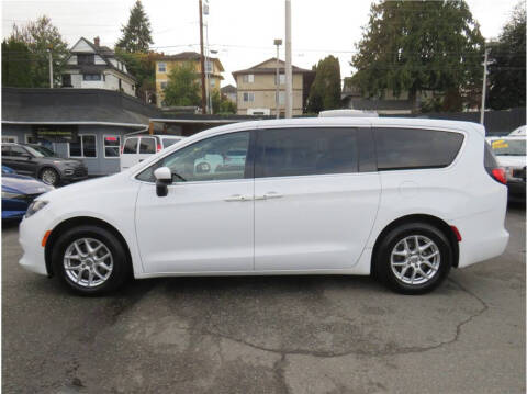 2022 Chrysler Voyager LX