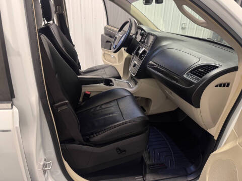 2015 Chrysler Town and Country Touring-L