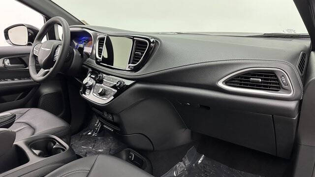 2025 Chrysler Pacifica Plug-In Hybrid