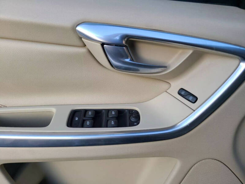 2016 Volvo XC60 T5 Drive-E Premier