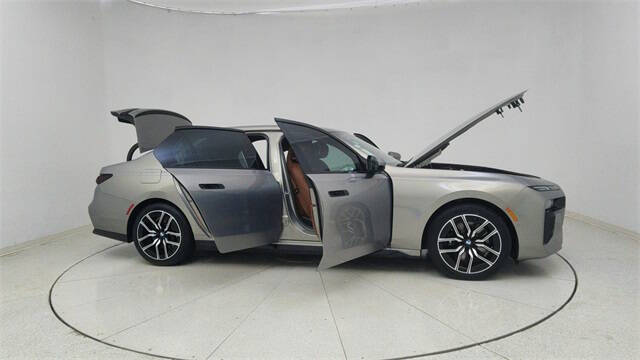 2023 BMW 7 Series 740i