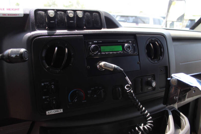 2013 Ford E-Series E-450 SD