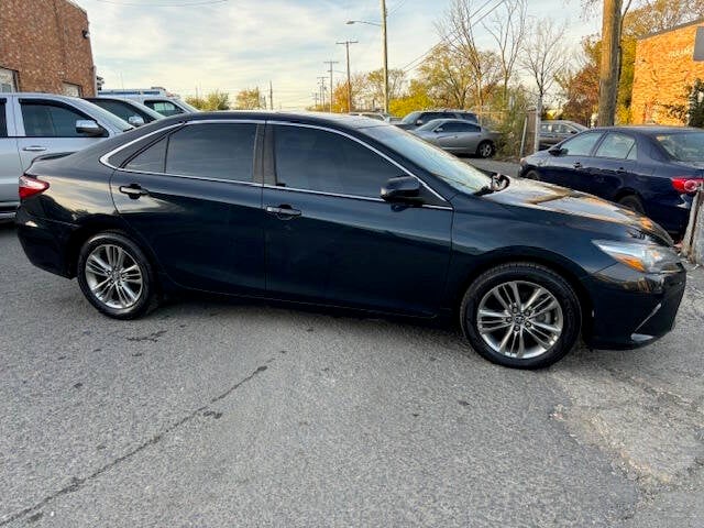 2017 Toyota Camry null photo 3