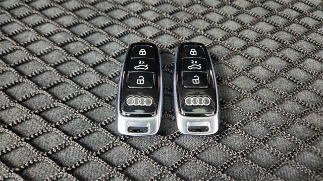 2022 Audi e-tron quattro Premium