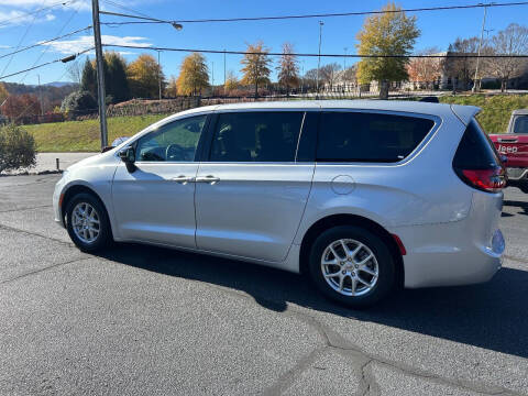 2024 Chrysler Pacifica Touring L