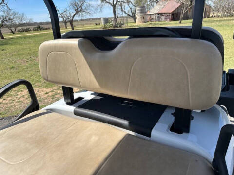 2018 E-Z-GO Valor