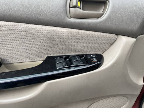 2004 Toyota Sienna LE 8 Passenger