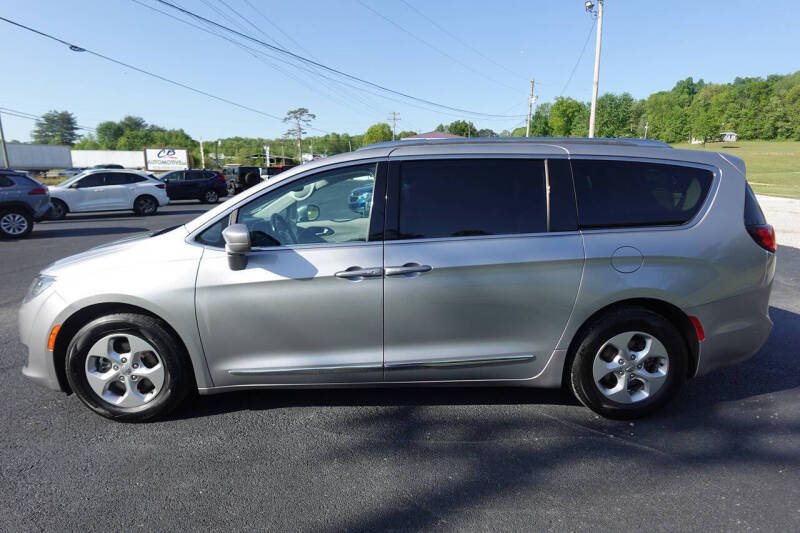 2017 Chrysler Pacifica Touring-L Plus