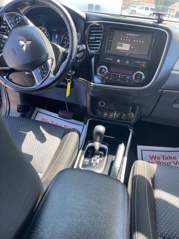 2017 Mitsubishi Outlander ES