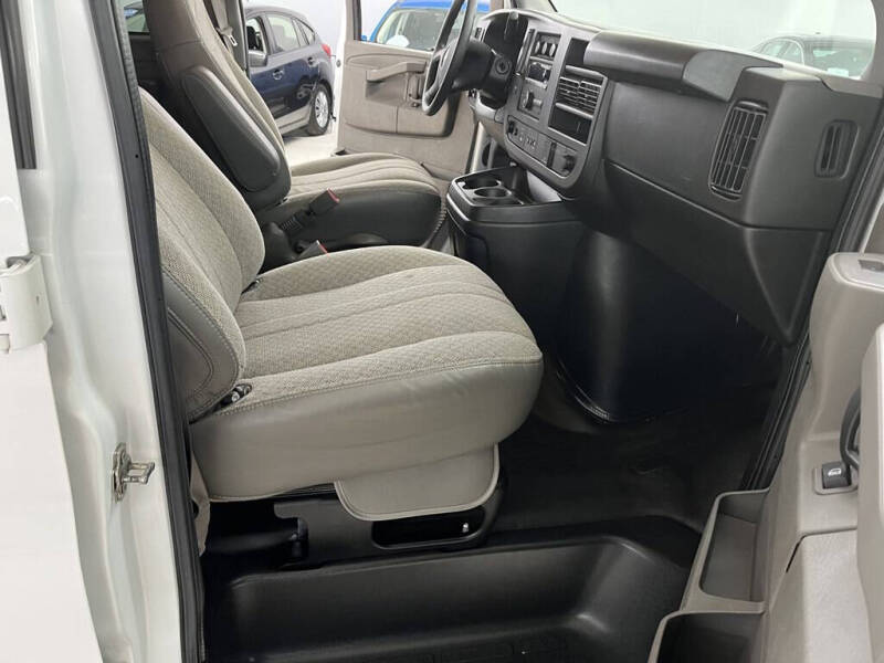 2022 Chevrolet Express LS 3500