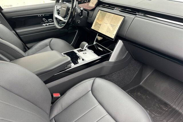 2025 Land Rover Range Rover P400 SE