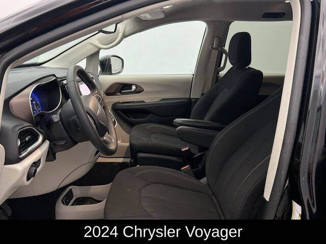 2024 Chrysler Voyager LX