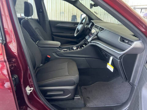 2025 Jeep Grand Cherokee L Laredo