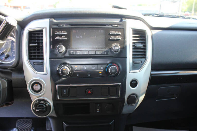 2017 Nissan Titan SV