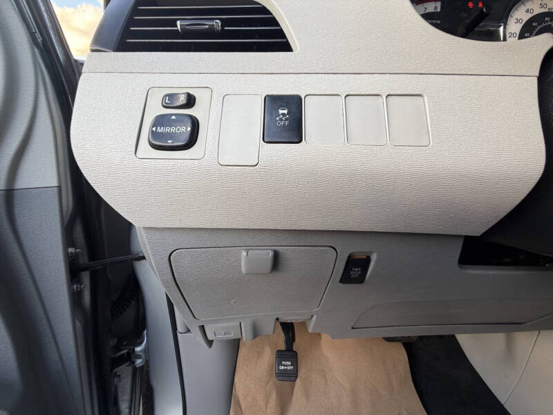 2014 Toyota Sienna SE 8-Passenger