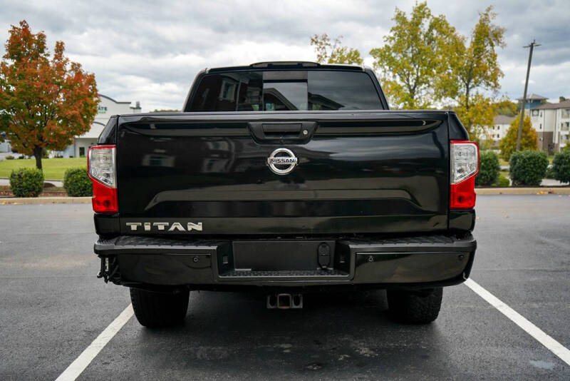 2017 Nissan Titan SV