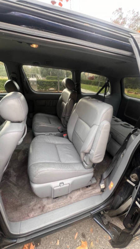 2003 Toyota Sienna LE photo 8