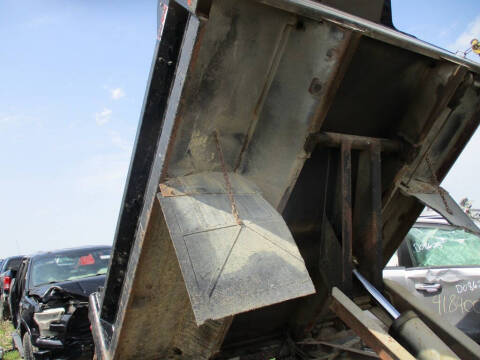 2006 Chevrolet DRW Dump Box