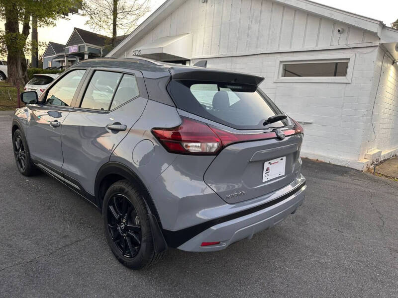 2022 Nissan Kicks SR