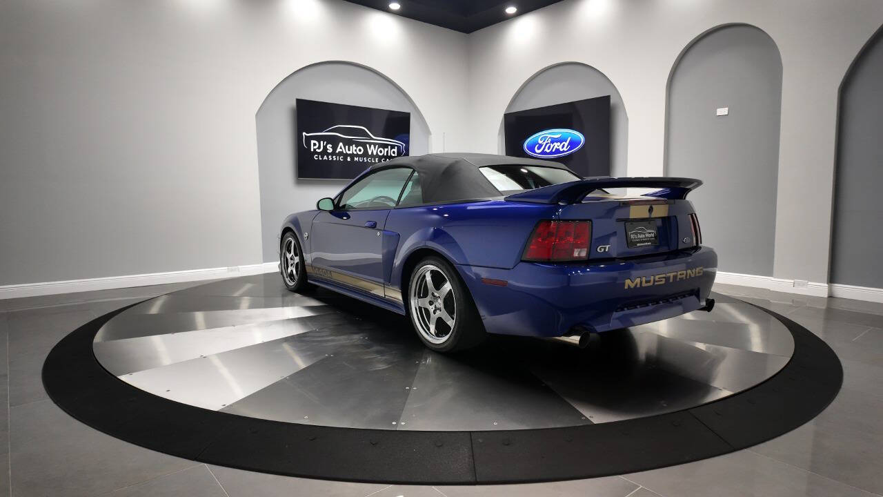 2004 Ford Mustang 30