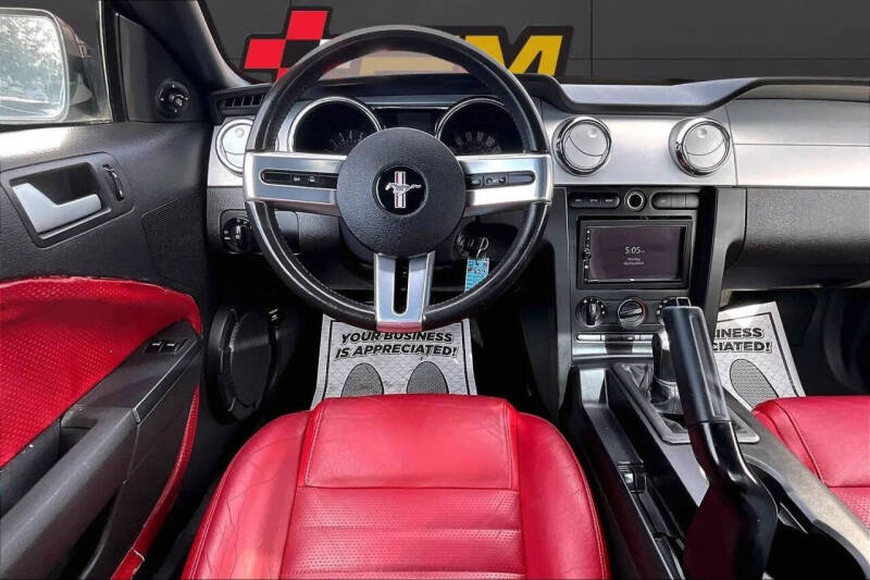 2005 Ford Mustang GT Deluxe