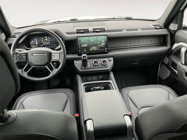 2024 Land Rover Defender 130 P400 Outbound