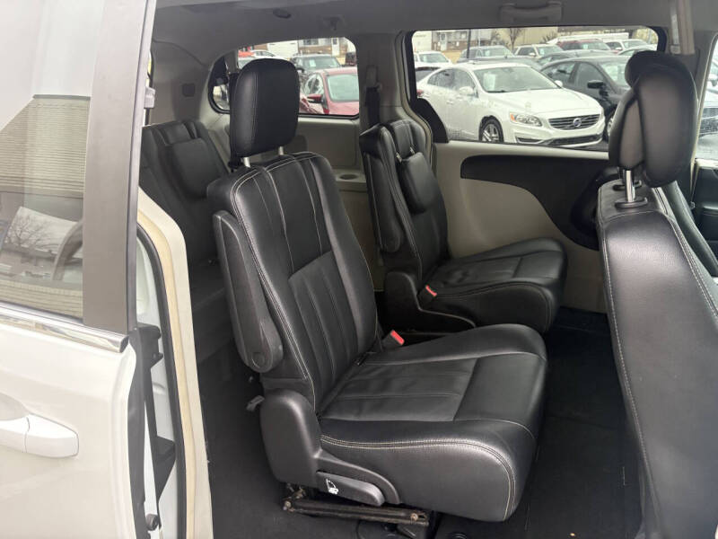 2016 Chrysler Town and Country Touring