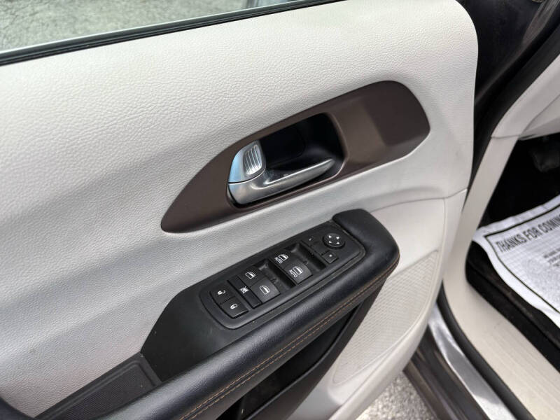 2017 Chrysler Pacifica Touring-L