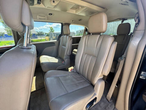 2013 Chrysler Town and Country Touring