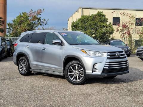 2018 Toyota Highlander for sale at Dean Mitchell Auto Mall in Mobile AL