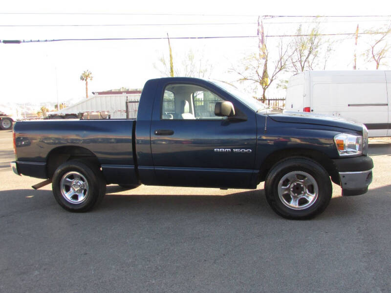 2006 Dodge Ram 1500 Pickup ST photo 2