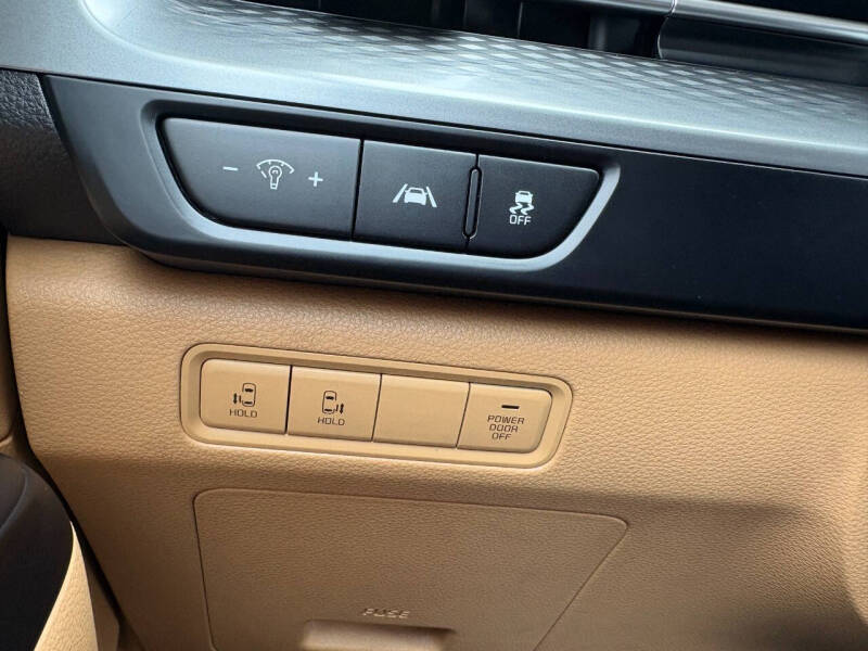 2022 Kia Carnival LX