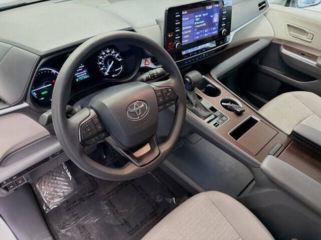 2024 Toyota Sienna LE 8-Passenger