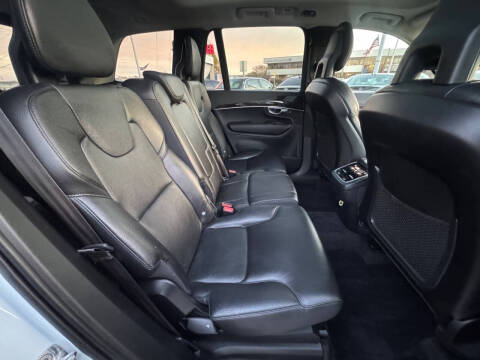 2017 Volvo XC90 T6 Momentum