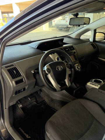 2014 Toyota Prius v Five