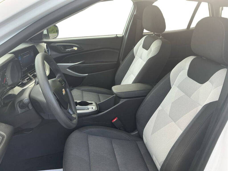 2025 Chevrolet Trax LS
