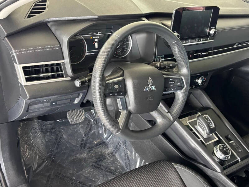 2023 Mitsubishi Outlander ES