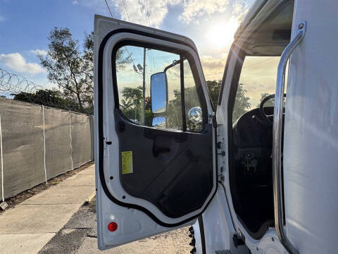 2015 Freightliner M2 106