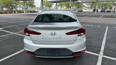 2019 Hyundai Elantra SE