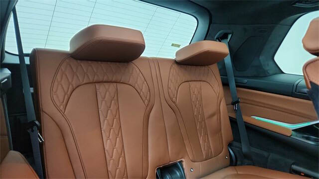 2025 BMW X7 M60i