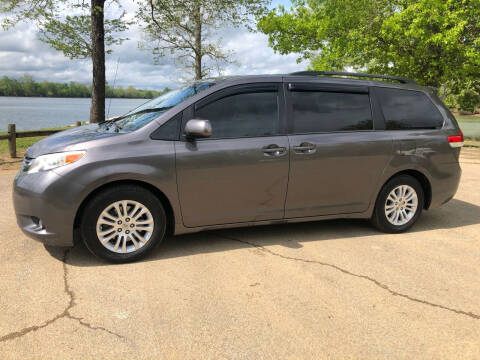 2013 Toyota Sienna for sale at Monroe Auto's, LLC in Parsons TN