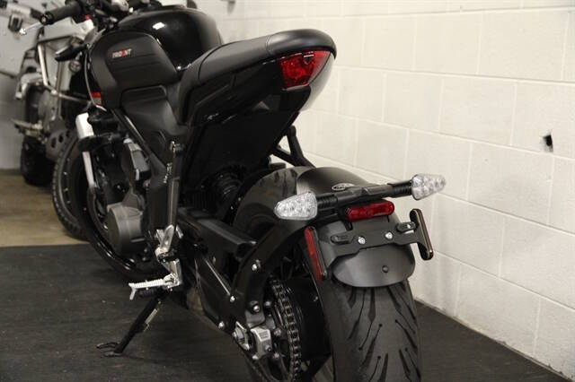 2023 Triumph TRIDENT 66