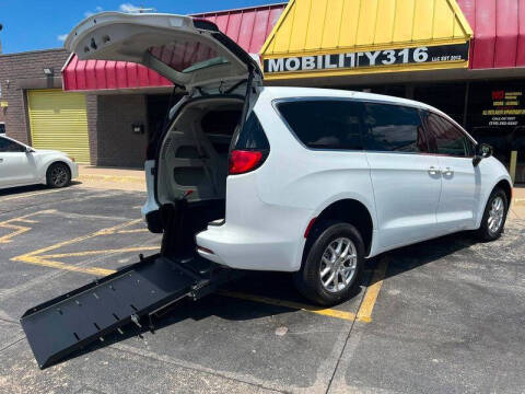 2024 Chrysler Voyager LX