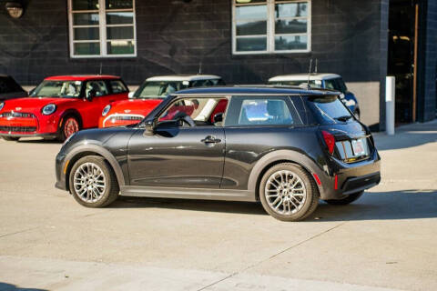 2025 MINI Hardtop 2 Door Cooper Signature Trim