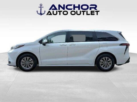 2022 Toyota Sienna LE 8-Passenger