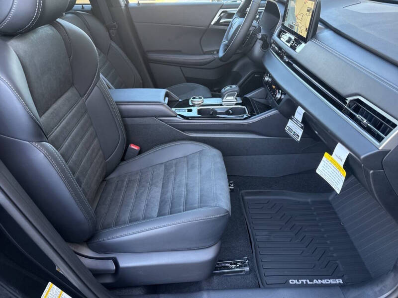 2025 Mitsubishi Outlander SE