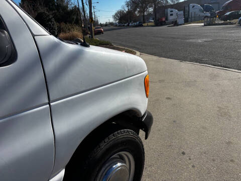 2004 Ford E-Series E-350 SD